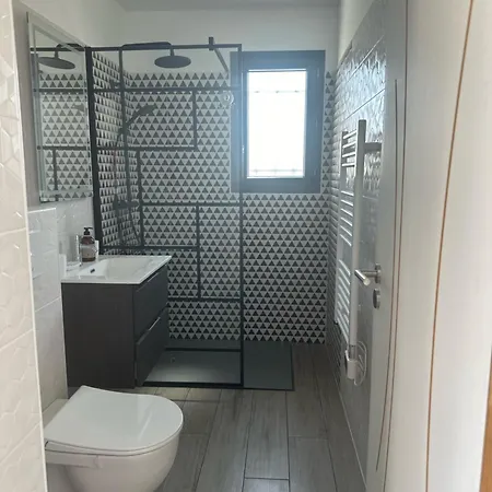 Et V I P * Sérignan