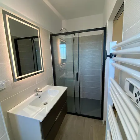 Et V I P Nyaraló Sérignan